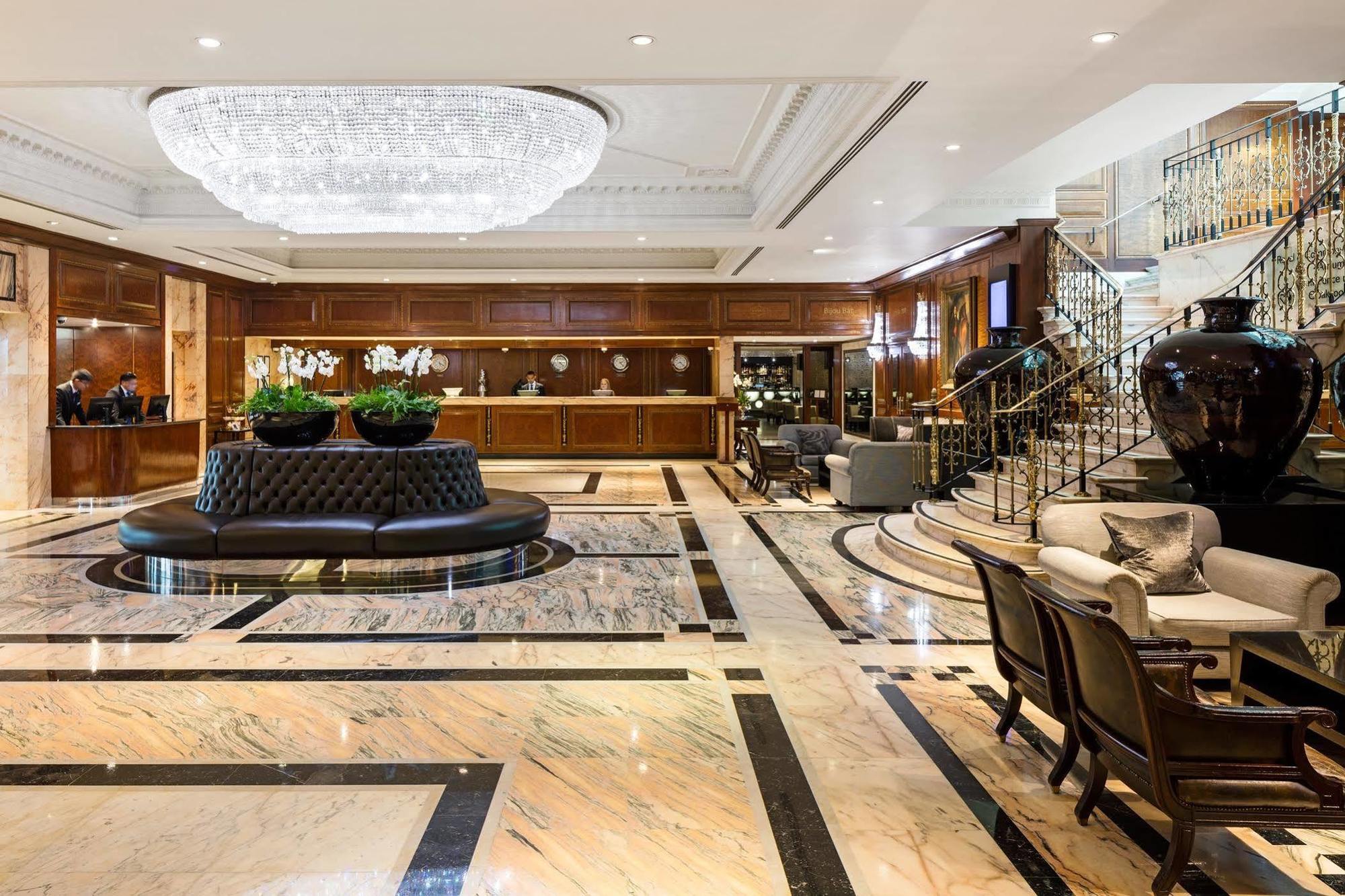 Radisson Blu Hotel, London Heathrow Hillingdon Exterior foto